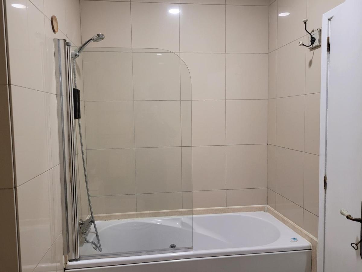 브라가 Charm City Center Apt 140M2 & Free Parking 아파트 외부 사진